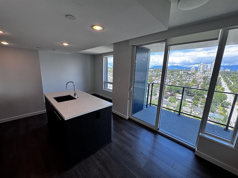 1904 8189 Cambie Street