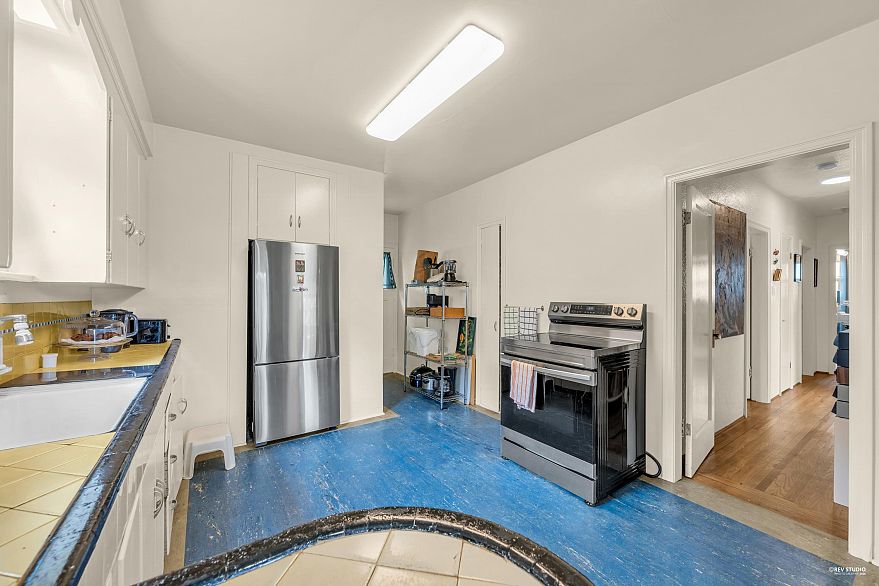 2245 W 22nd Avenue