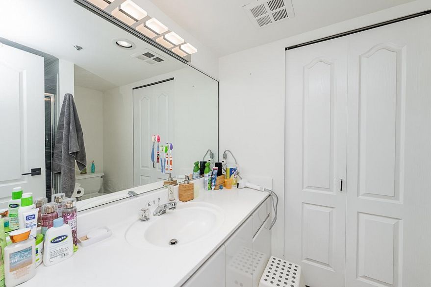 1403 3061 E Kent Avenue North