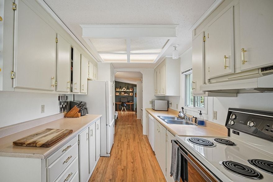 78 3295 Sunnyside Road