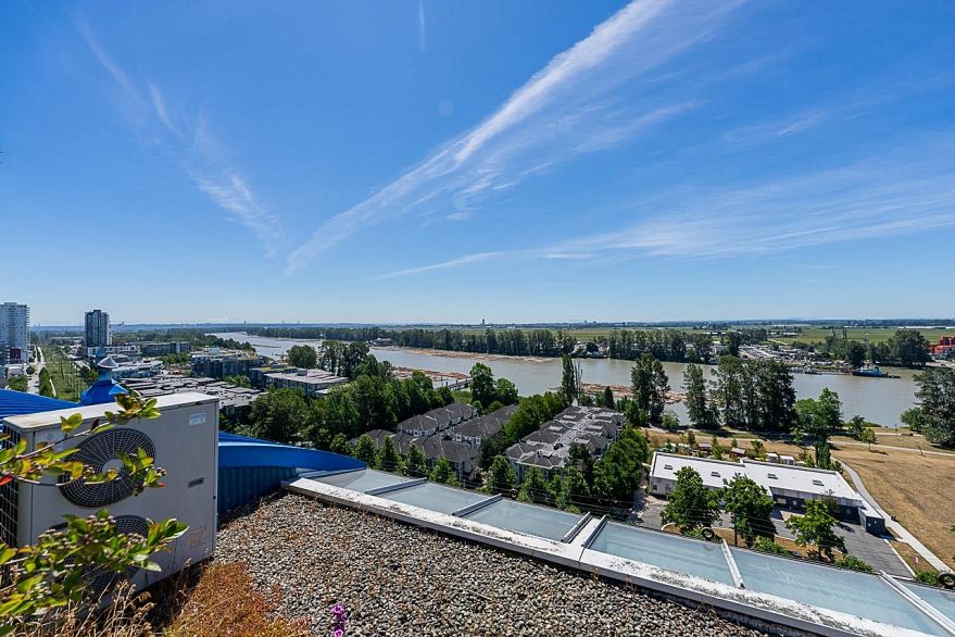 1403 3061 E Kent Avenue North