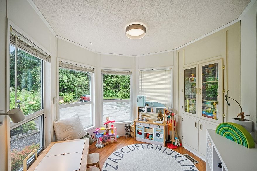 78 3295 Sunnyside Road