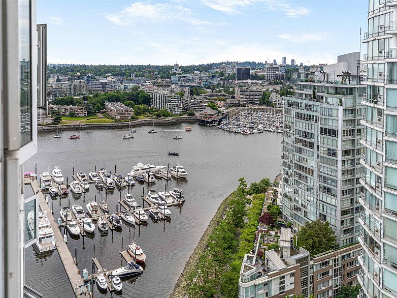 2807 1199 Marinaside Crescent