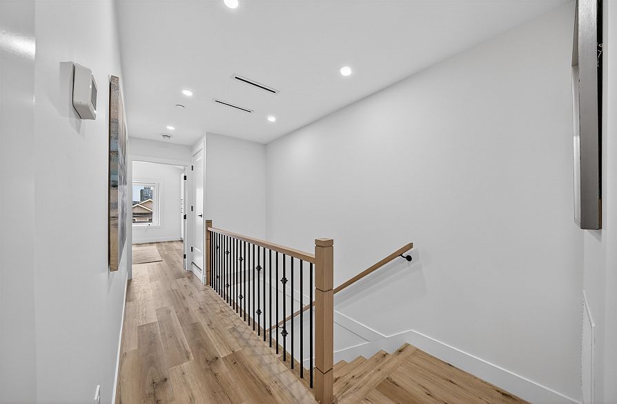 516 W 60th Avenue