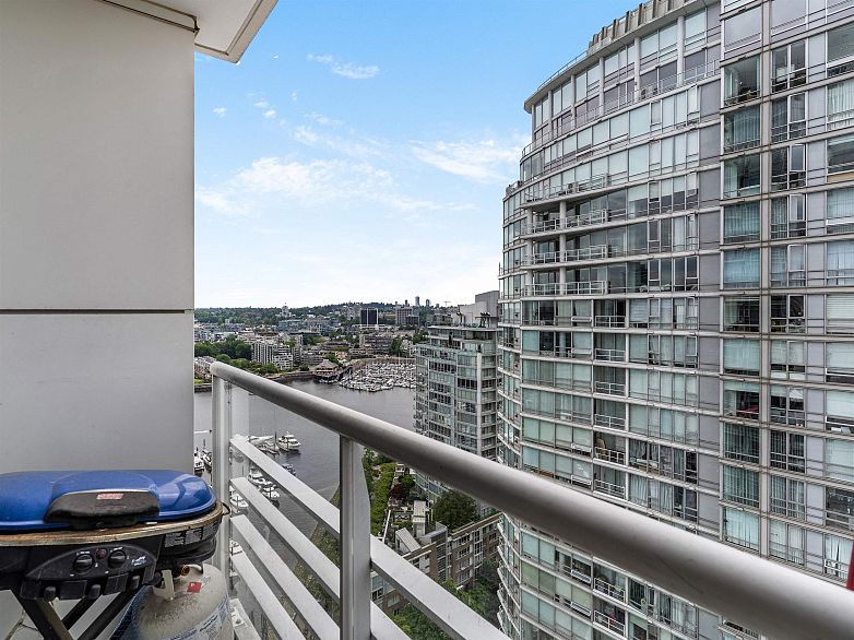2807 1199 Marinaside Crescent