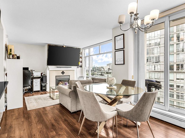 2807 1199 Marinaside Crescent