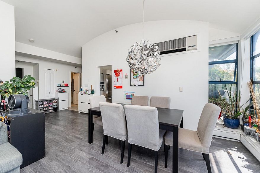 1403 3061 E Kent Avenue North