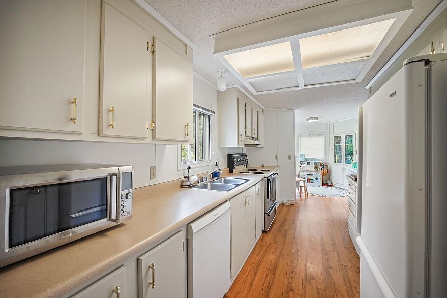 78 3295 Sunnyside Road