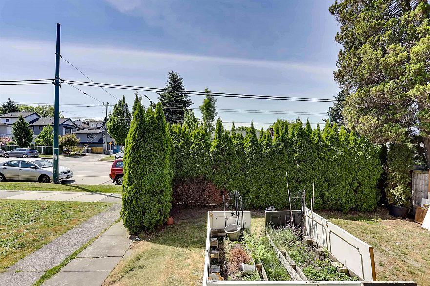 936 Nanaimo Street