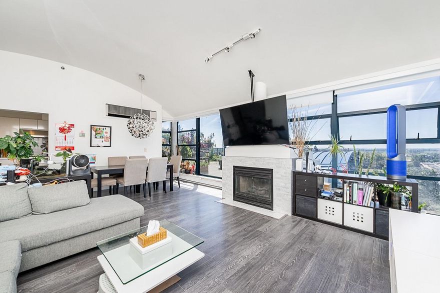 1403 3061 E Kent Avenue North