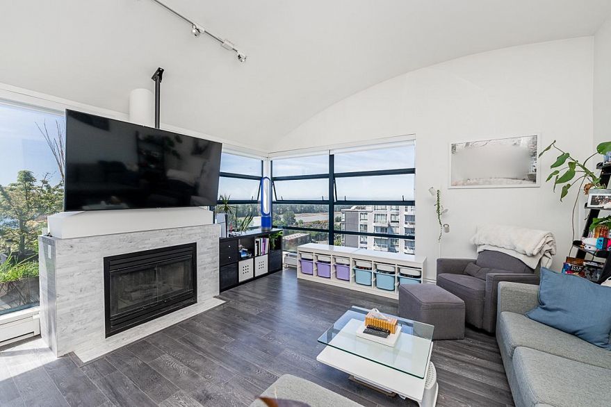 1403 3061 E Kent Avenue North