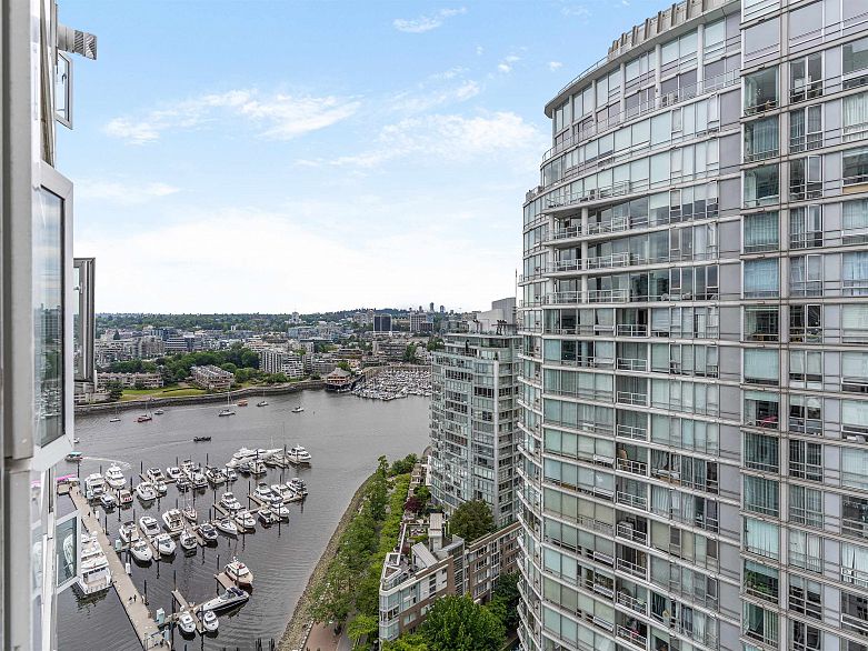 2807 1199 Marinaside Crescent