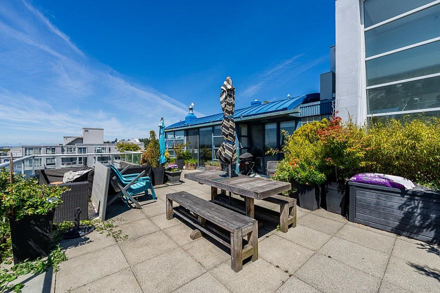 1403 3061 E Kent Avenue North