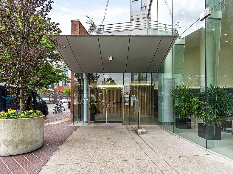 2807 1199 Marinaside Crescent