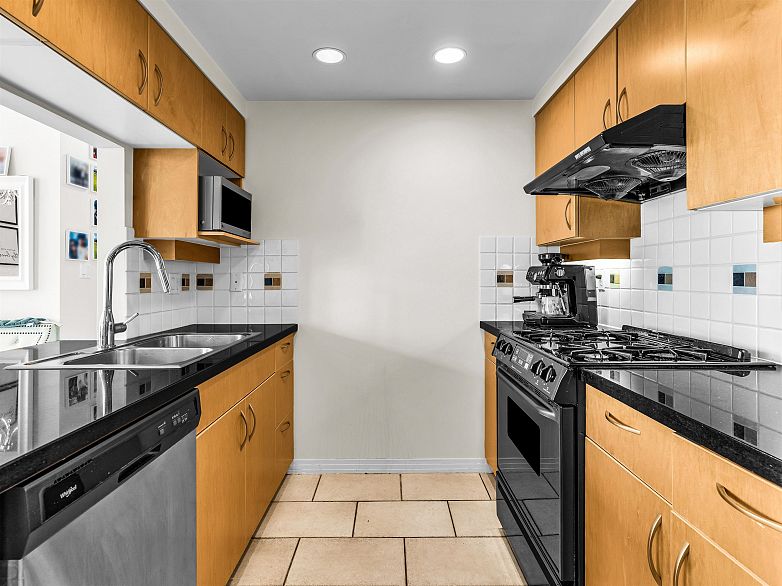 2807 1199 Marinaside Crescent