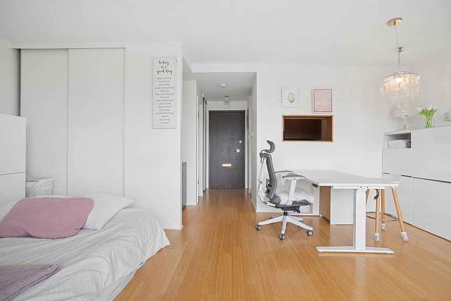 1703 1330 Harwood Street