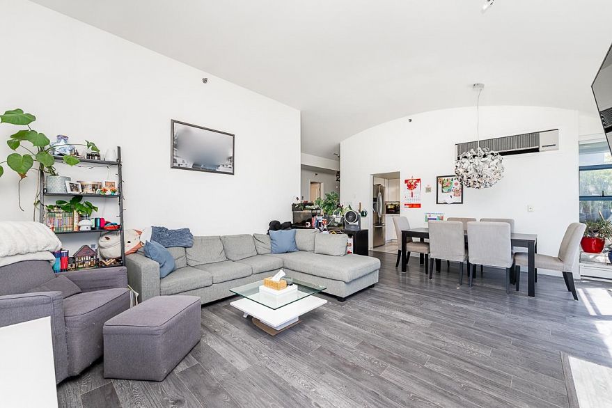 1403 3061 E Kent Avenue North