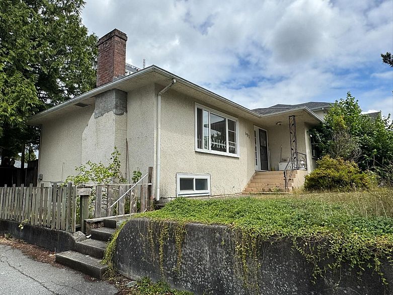 481 W 40th Avenue