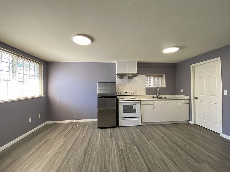 1 Bed Suite 5536 NEVILLE STREET, Burnaby BC V5J 2H7