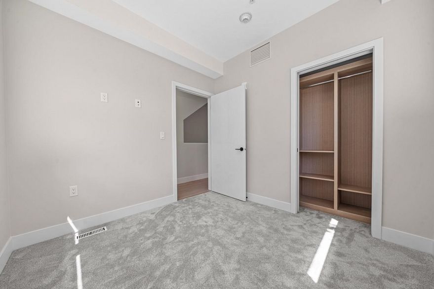 130 W Woodstock Avenue