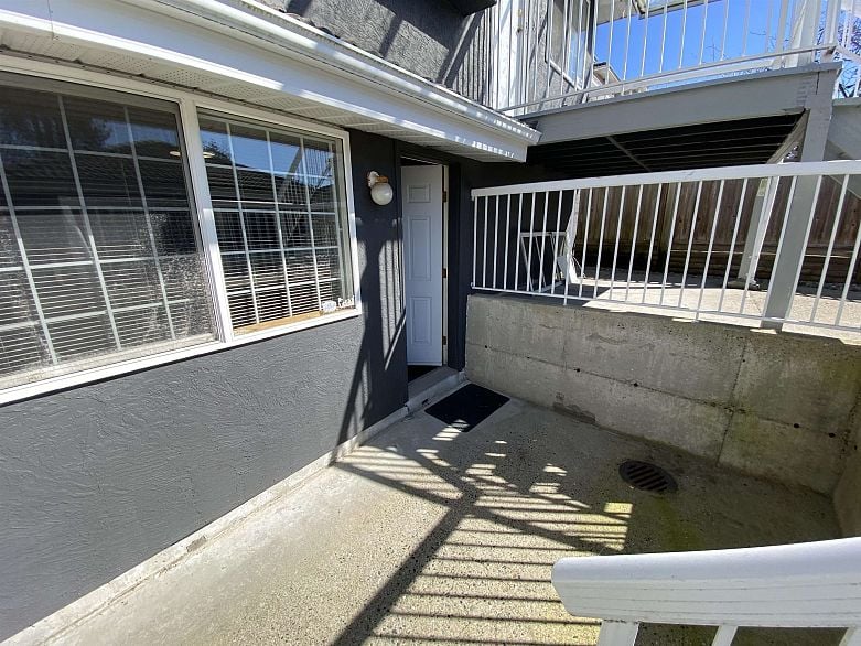 1 Bed Suite 5536 NEVILLE STREET, Burnaby BC V5J 2H7