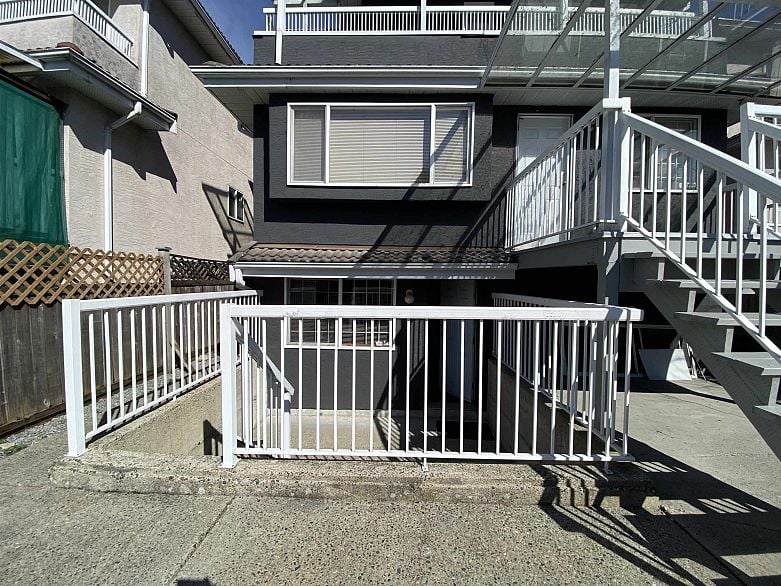 1 Bed Suite 5536 NEVILLE STREET, Burnaby BC V5J 2H7
