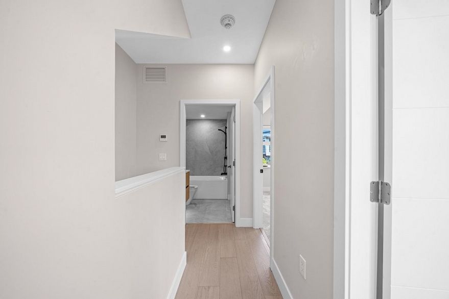 130 W Woodstock Avenue