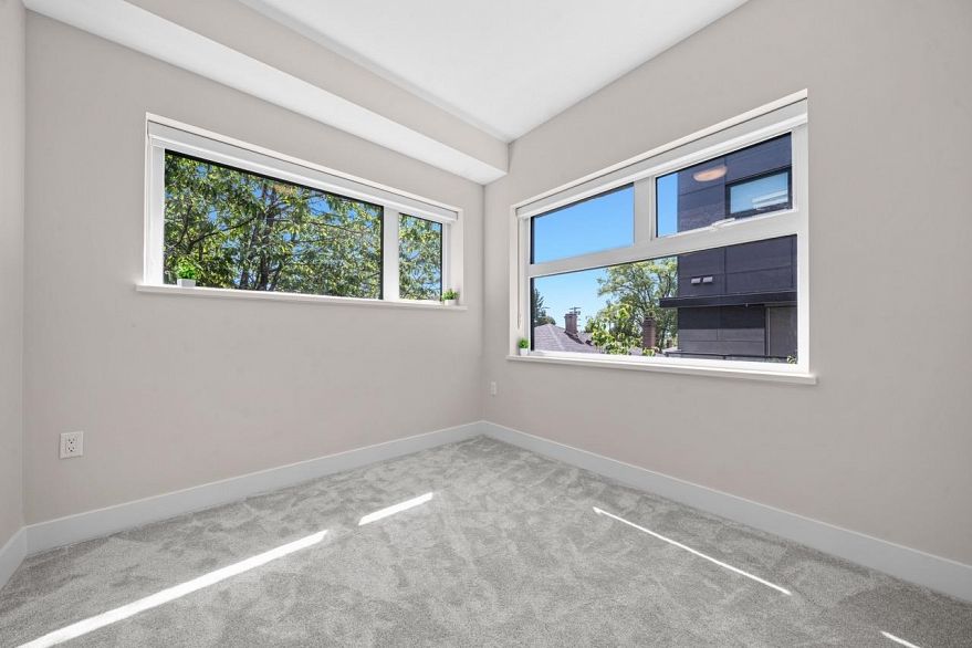 130 W Woodstock Avenue