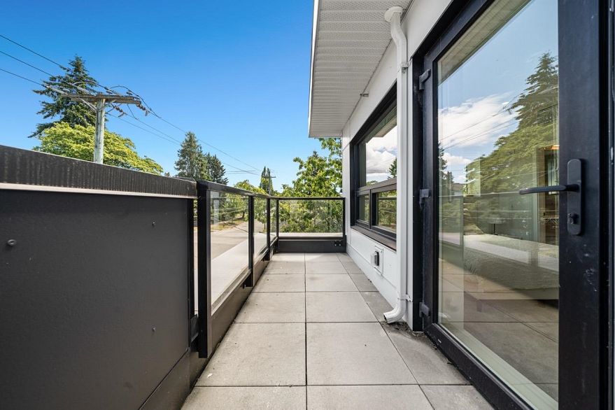 130 W Woodstock Avenue