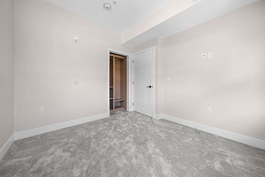 130 W Woodstock Avenue