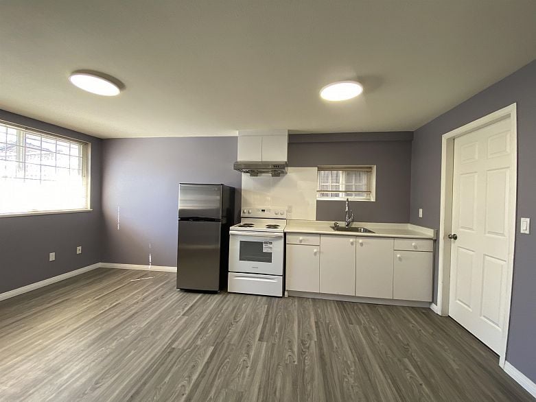 1 Bed Suite 5536 NEVILLE STREET, Burnaby BC V5J 2H7