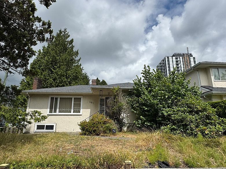 481 W 40th Avenue