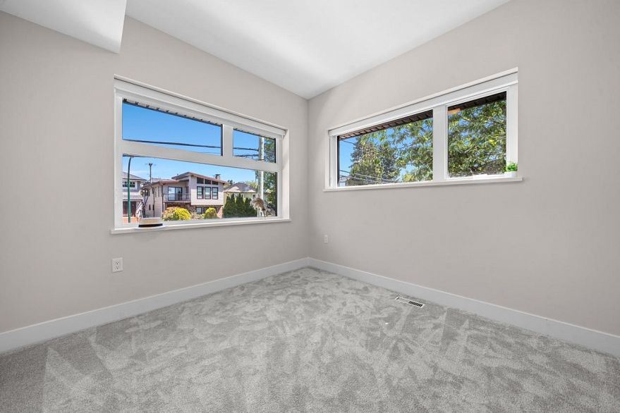 130 W Woodstock Avenue