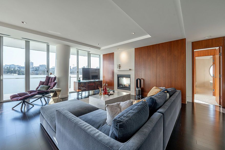 306 1560 Homer Mews