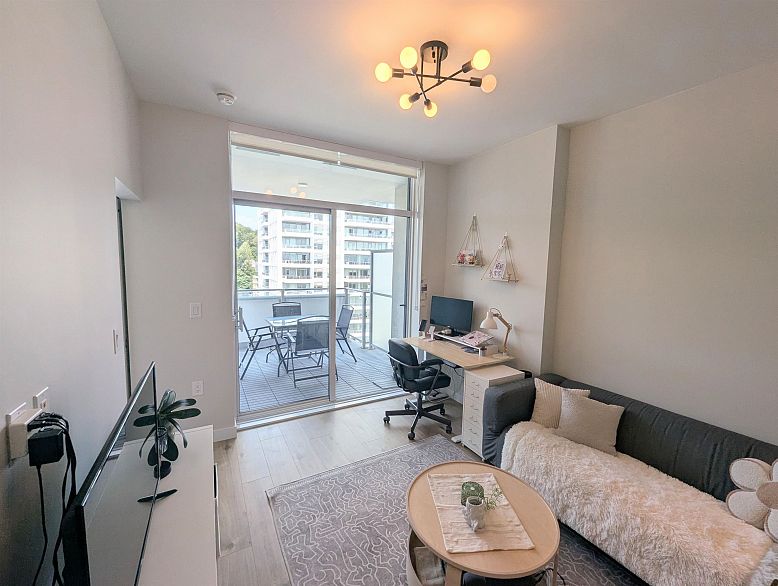 1305 3430 E Kent Avenue