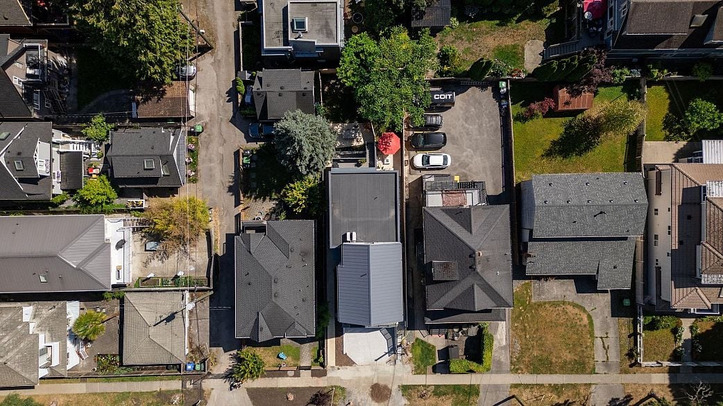 1 60 E 17th Avenue
