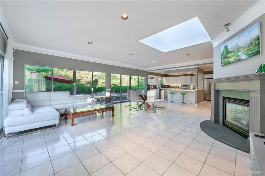 2975 Marine Drive