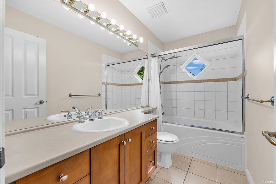 2459 W 39th Avenue