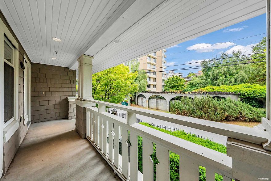 2459 W 39th Avenue