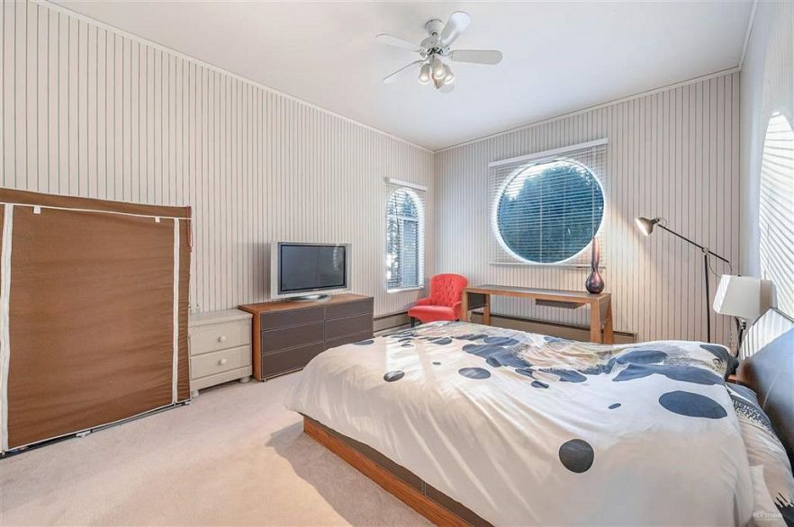 2975 Marine Drive