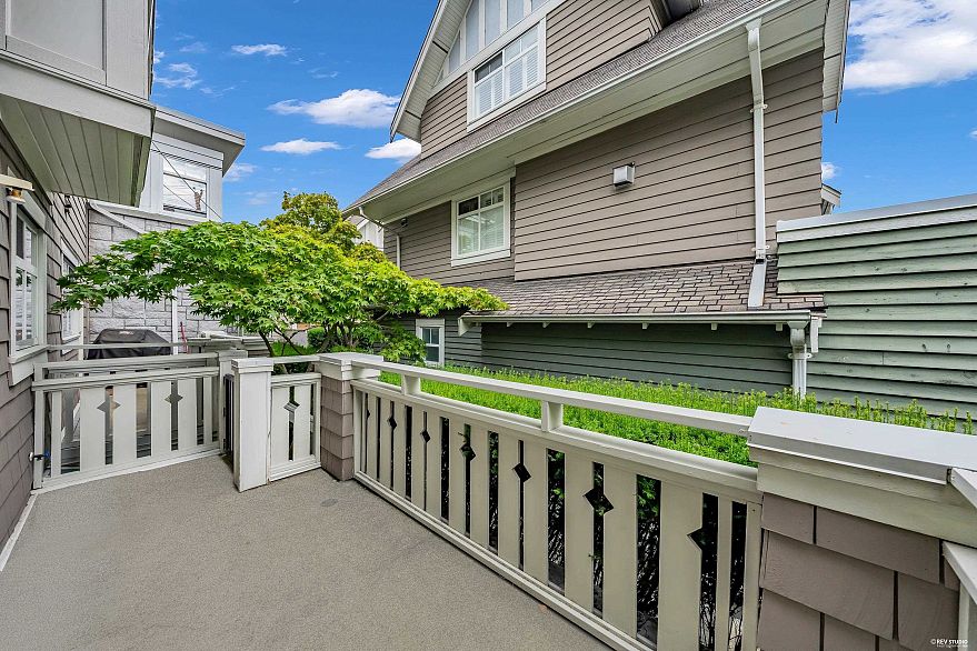 2459 W 39th Avenue