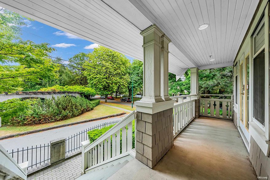 2459 W 39th Avenue