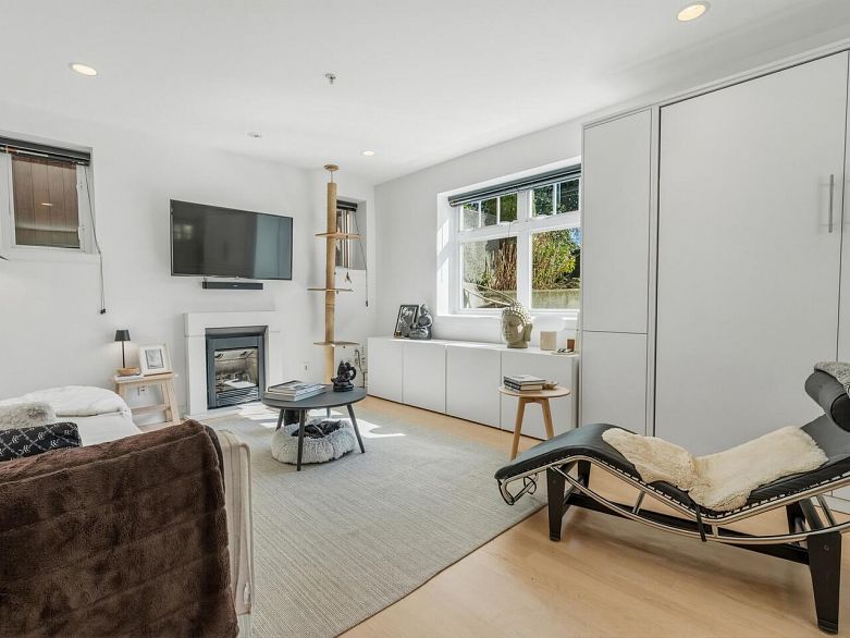 83 W 15th Avenue