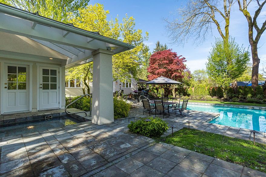 1375 W King Edward Avenue