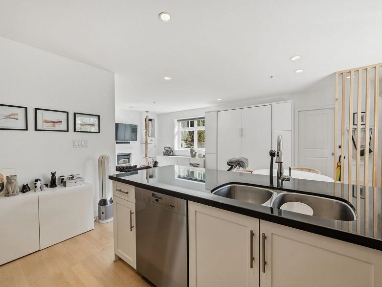 83 W 15th Avenue