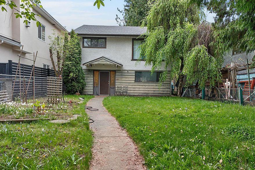 2112 E 46th Avenue
