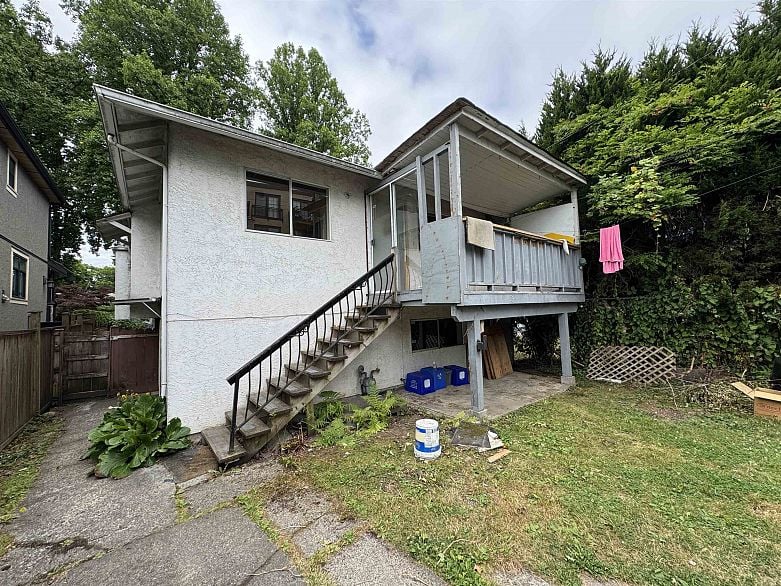 3481 W 10th Avenue