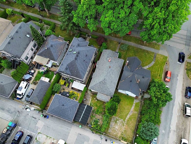3481 W 10th Avenue