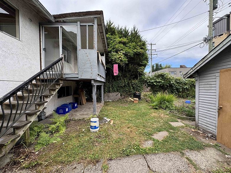 3481 W 10th Avenue