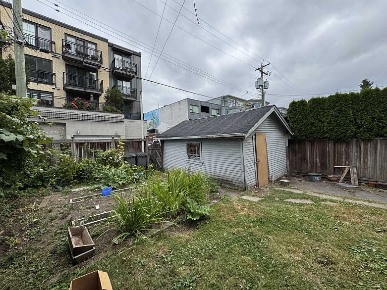 3481 W 10th Avenue